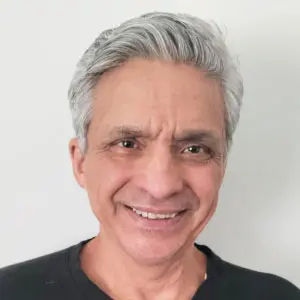 Man holding Feilaira